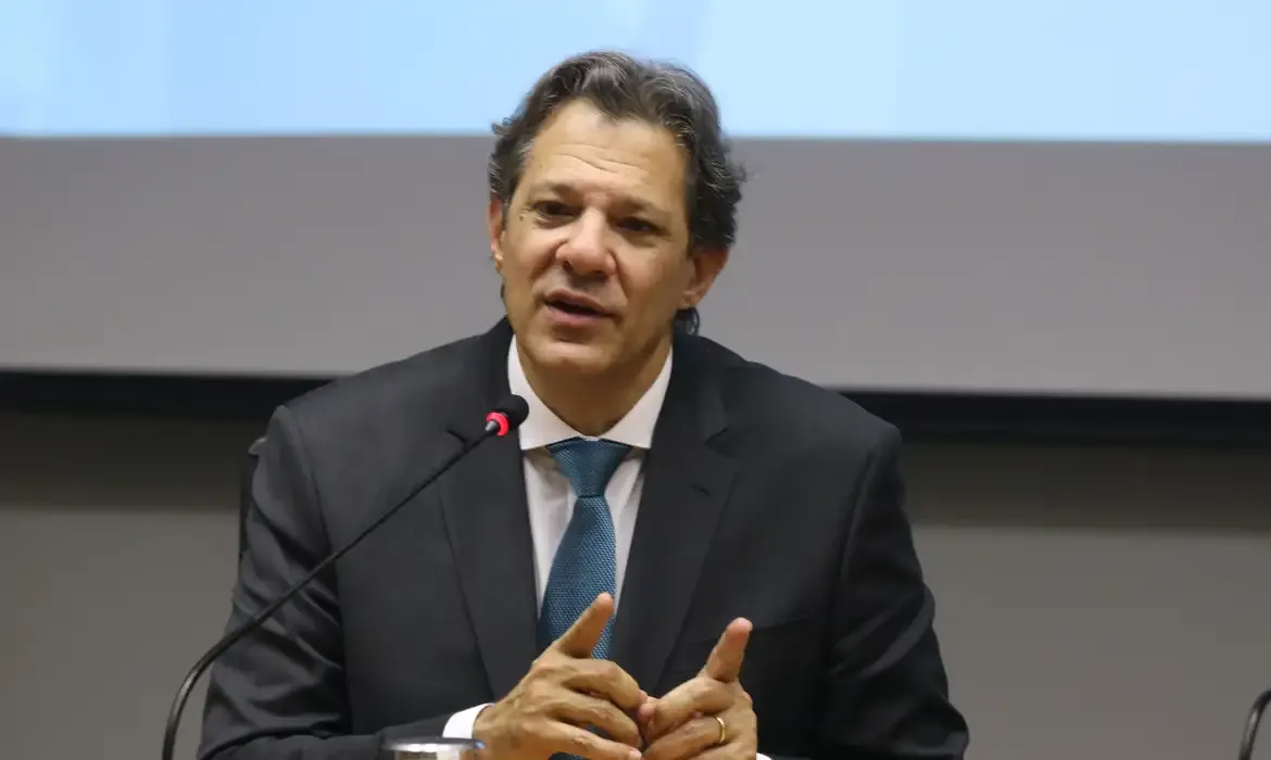 Haddad tenta desqualificar experiência de Derrite para manter controle federal