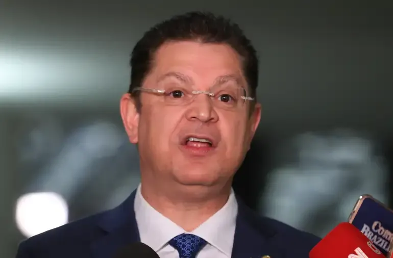 PL vai analisar conduta de deputado que votou pela cassação de Eduardo e Ramagem