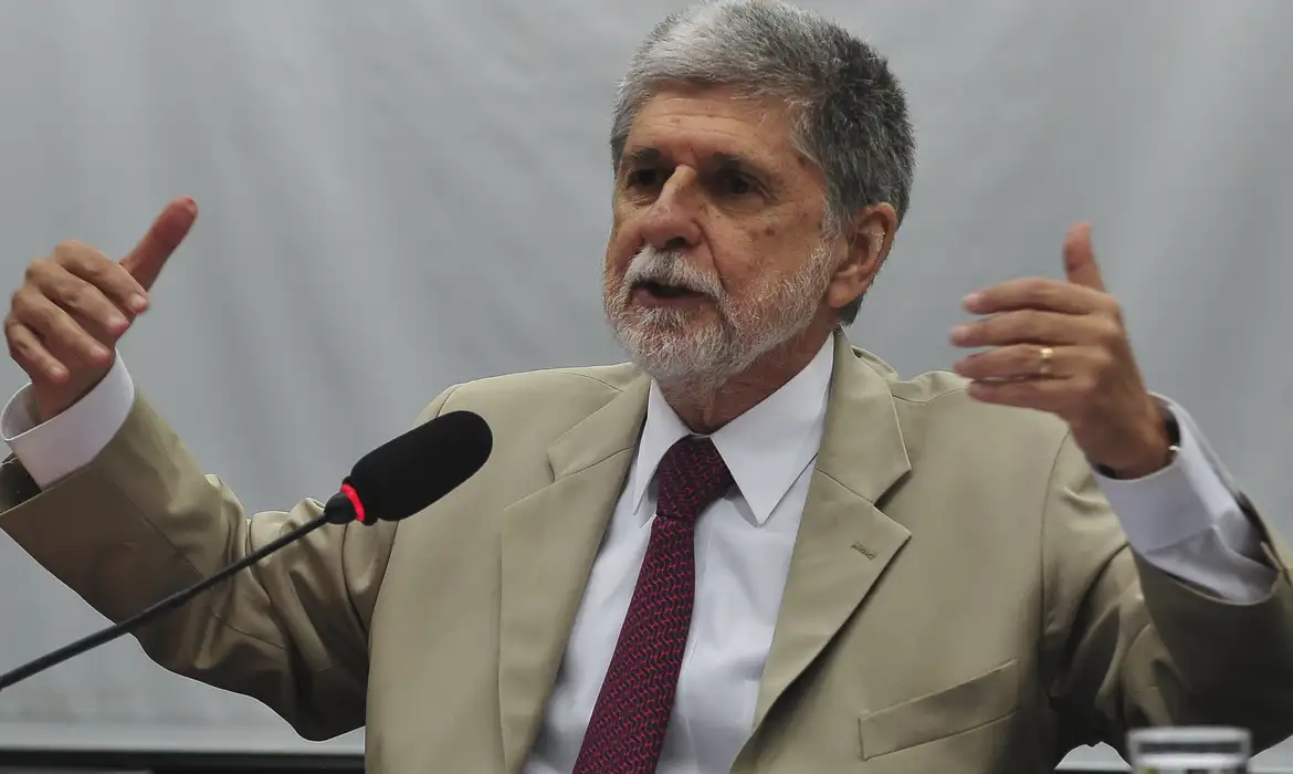 Lula aciona Celso Amorim diante de tensão na Venezuela