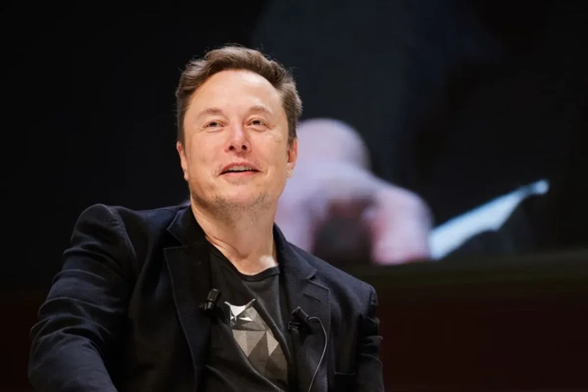 Elon Musk dispara contra burocracia europeia e pede o fim da União Europeia
