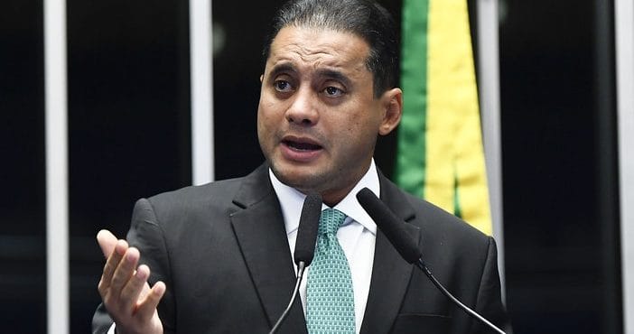 Vice-líder de Lula no Senado é alvo da PF em nova fase da operação "Sem Desconto"