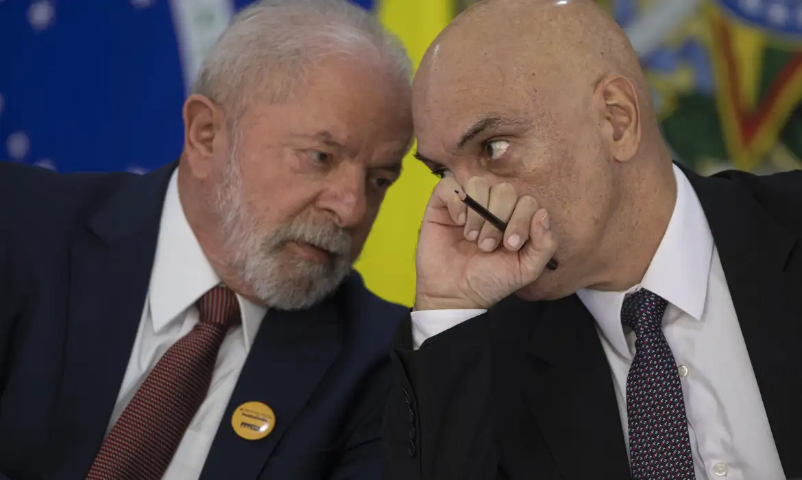 Sistema dá sinais de desgaste e avalia descarte de Moraes e Lula