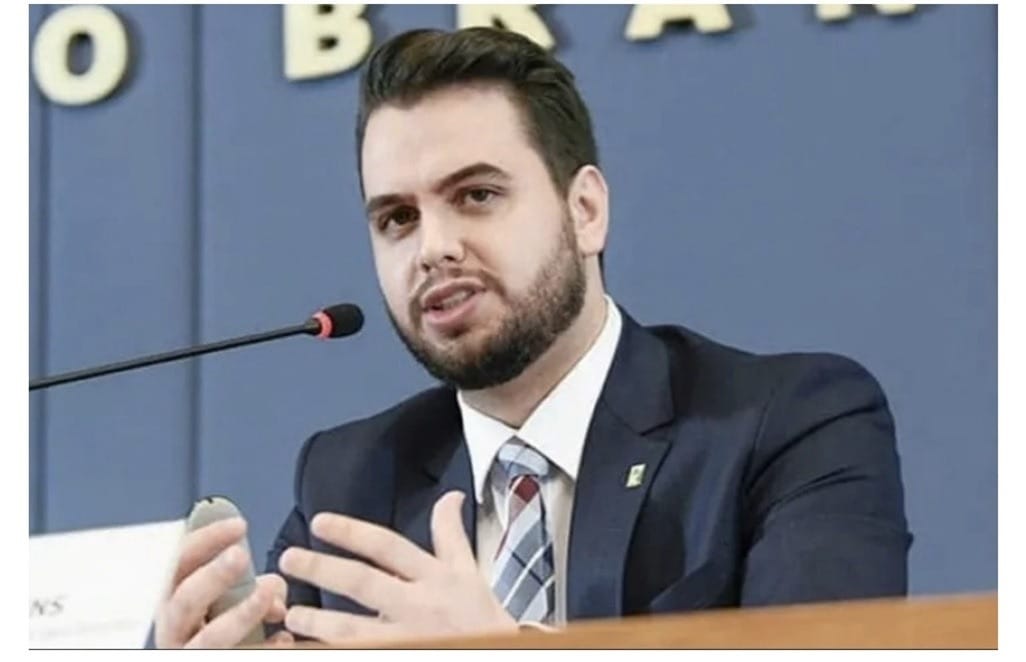 PF prende Filipe Martins após denúncia por e-mail ao gabinete de Moraes