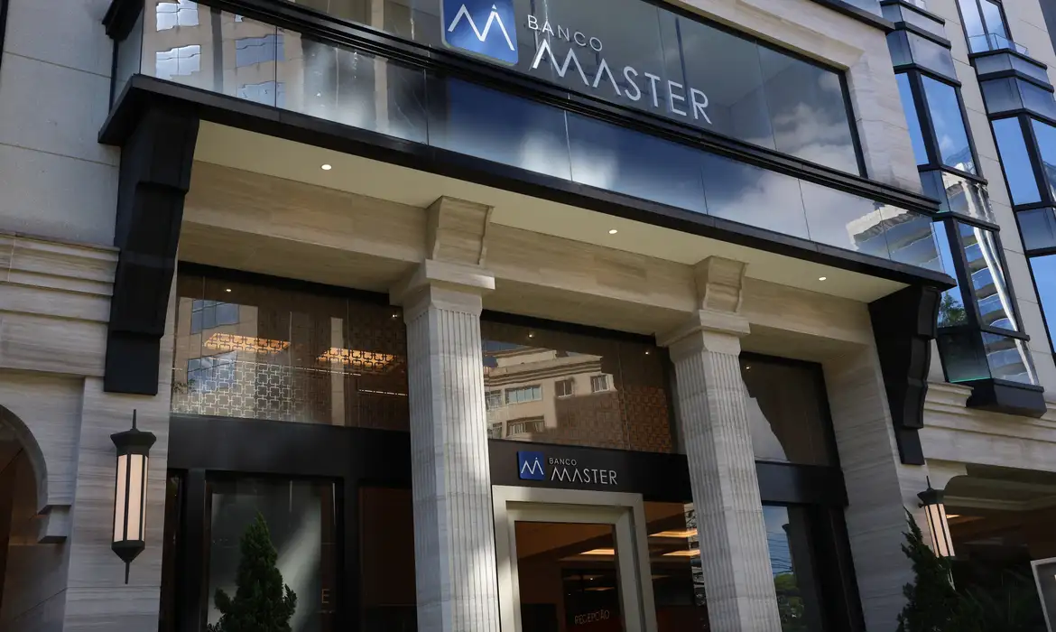 Quatro gigantes da auditoria aprovaram balanços do Master e da Reag com dezenas de bilhões em ativos inexistentes