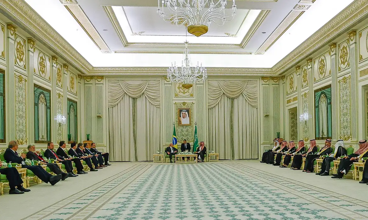 Arábia Saudita acelera acordos na América Latina por lítio e cobre