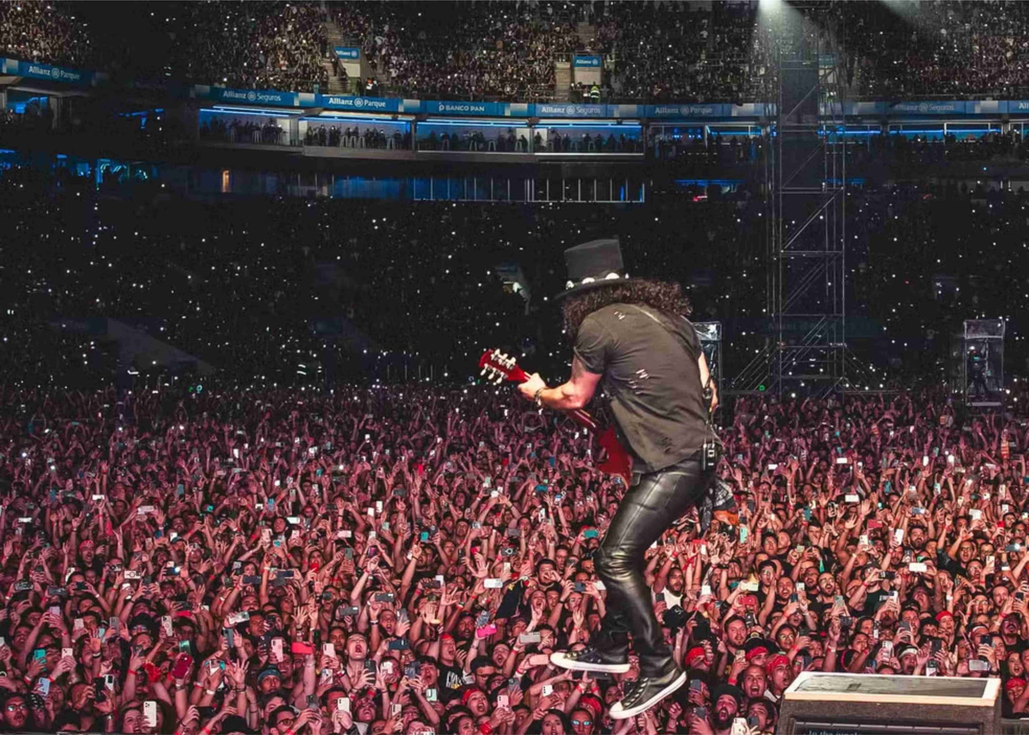 Guns N’ Roses celebra estreia em Cuiabá