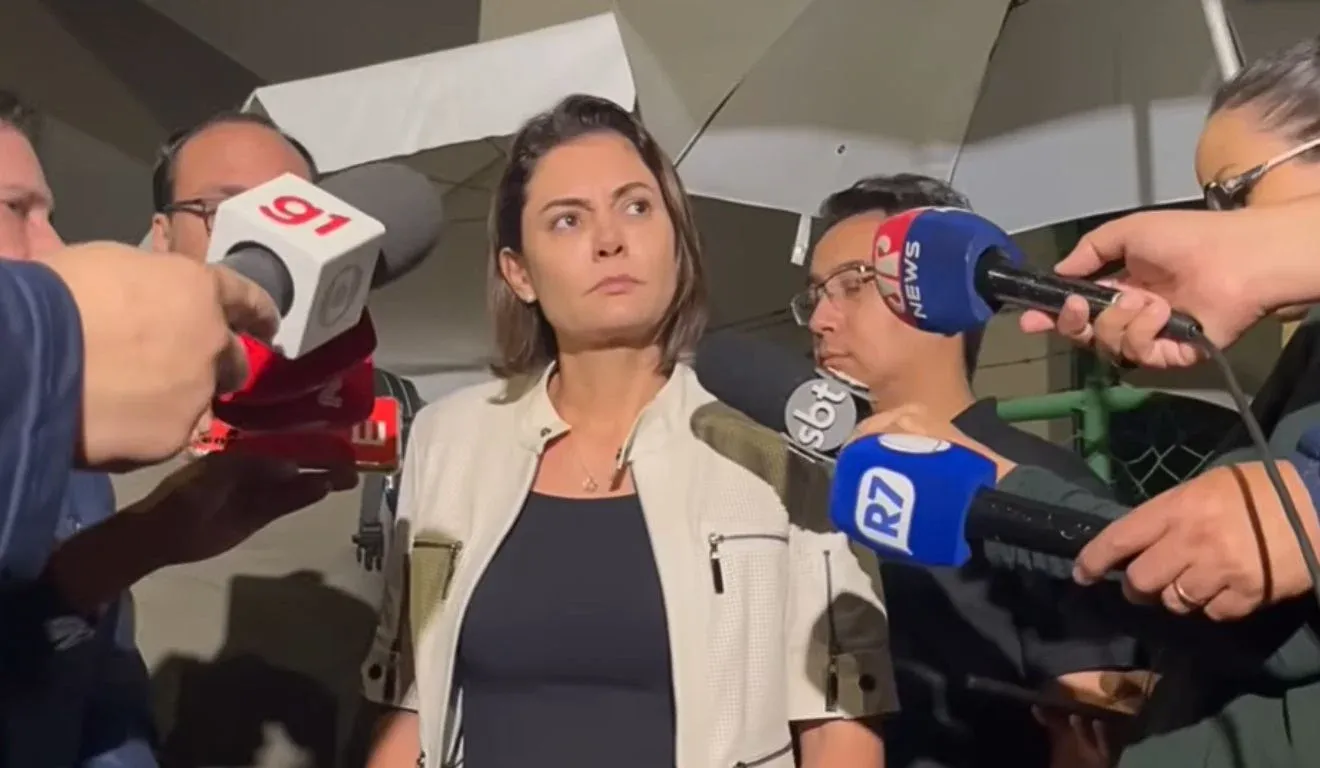 Michelle Bolsonaro relata sofrimento extremo do ex-presidente