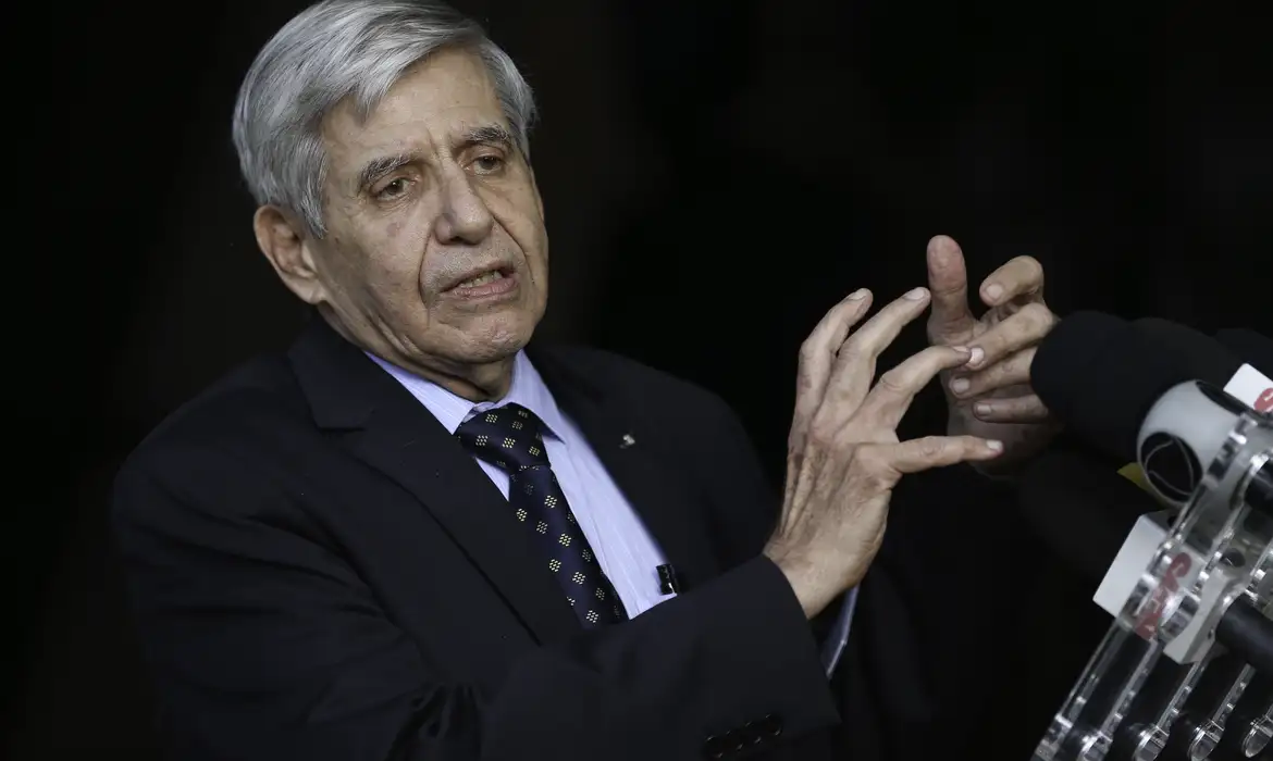 Comissão de ética abre processo contra Augusto Heleno por suposta interferência eleitoral