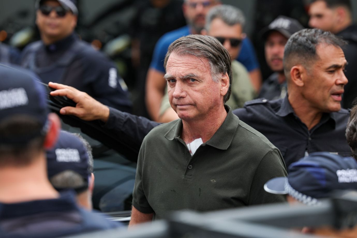 Defesa de Bolsonaro pede abatimento de pena por leitura de livros
