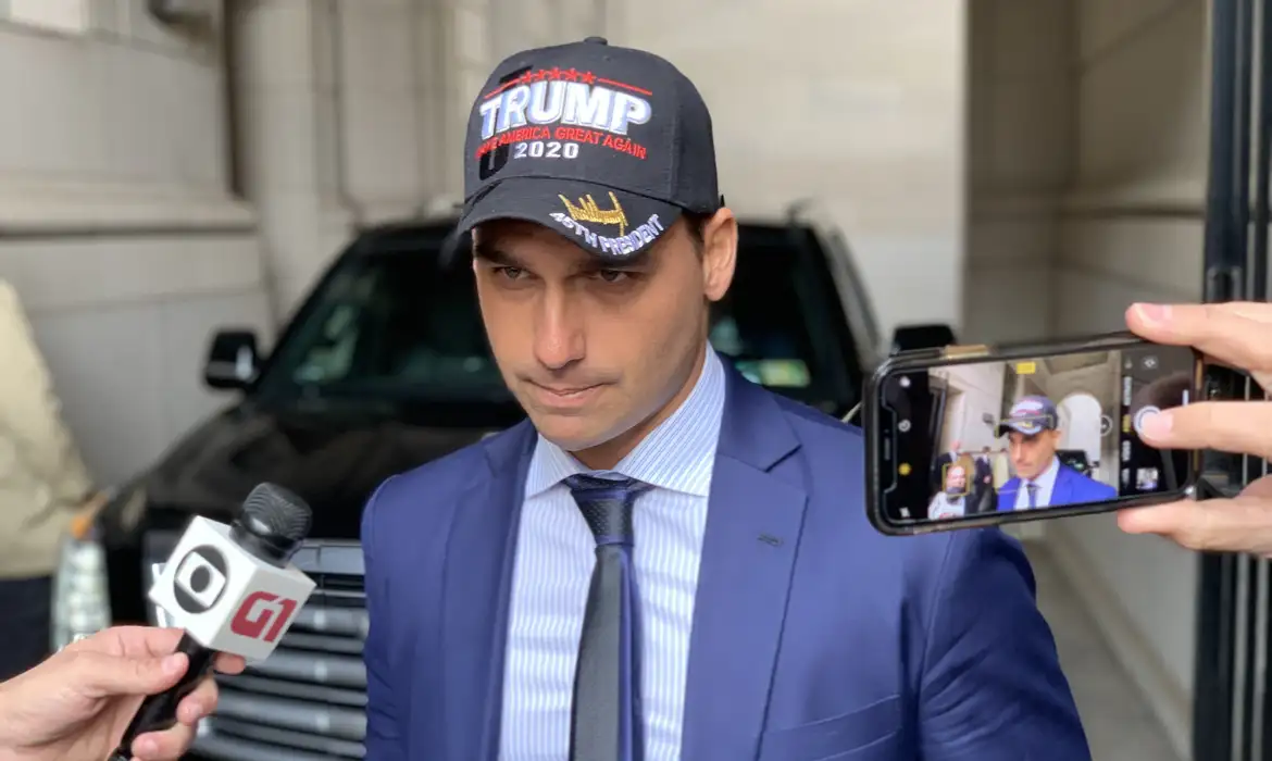 Eduardo Bolsonaro reage à PF e afirma que não retornará ao cargo de escrivão