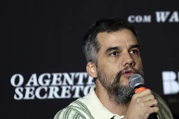Wagner Moura politiza prêmio internacional e volta a falar em “ditadura” fora do país