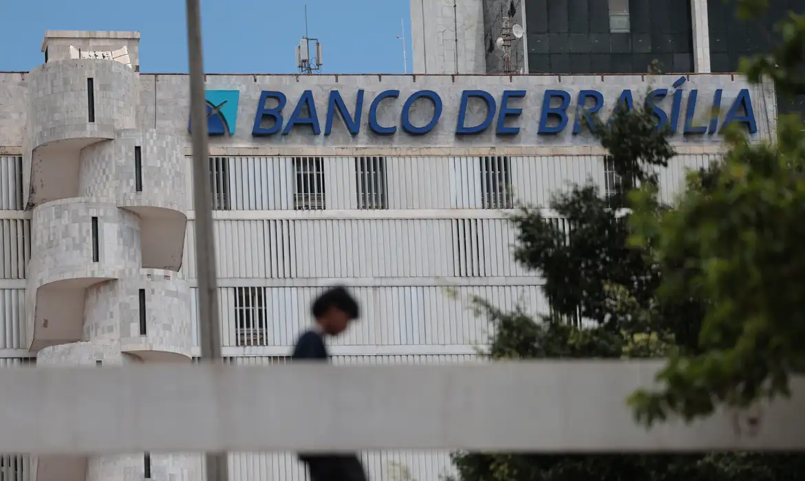 BRB negocia repassar ativos problemáticos do Banco Master a instituições privadas