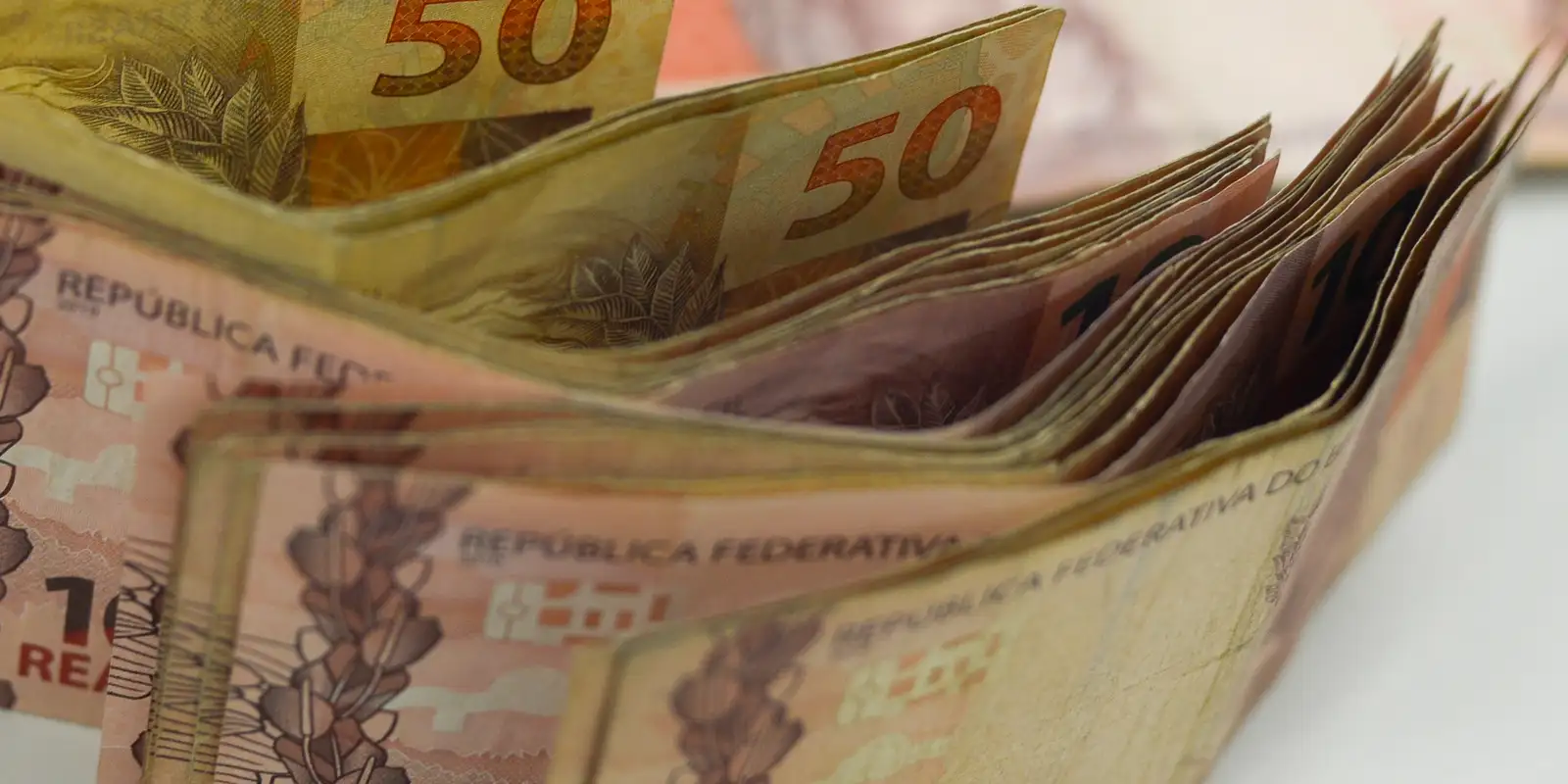 Em janeiro, o governo gastou mais de meio trilhão de reais R$ 200 bilhões só do governo Lula