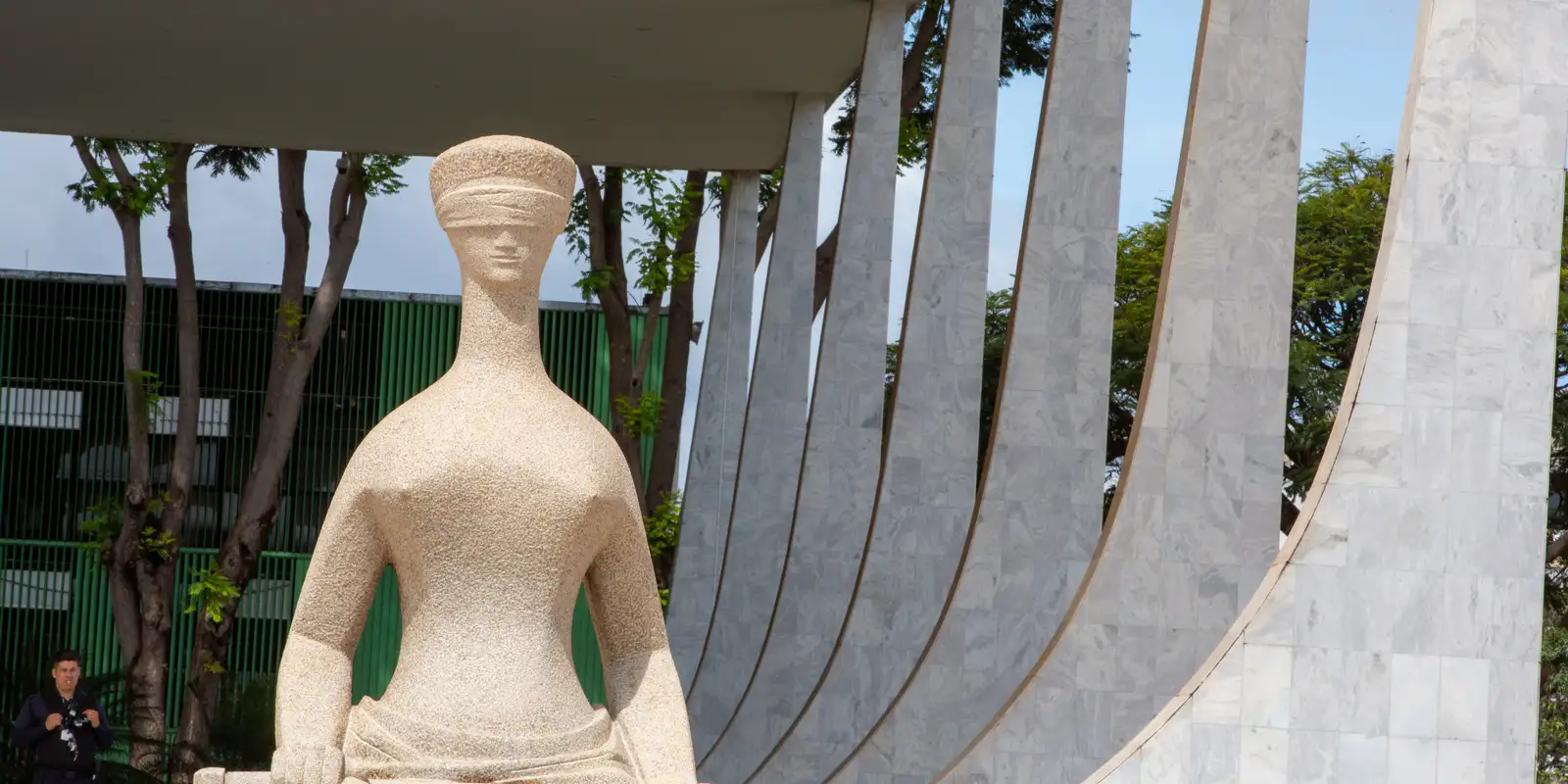 Folha revela que ministros do STF e familiares participam de ao menos 31 empresas