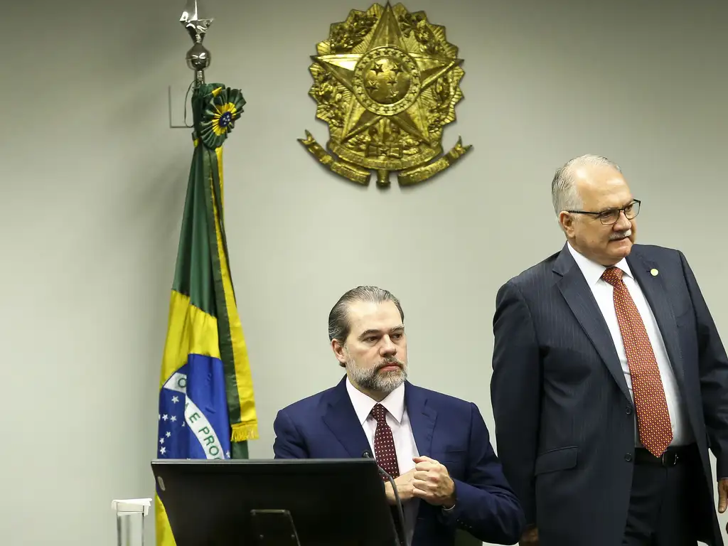 Fachin encerra sessão do STF mais cedo para reunião reservada sobre caso Toffoli