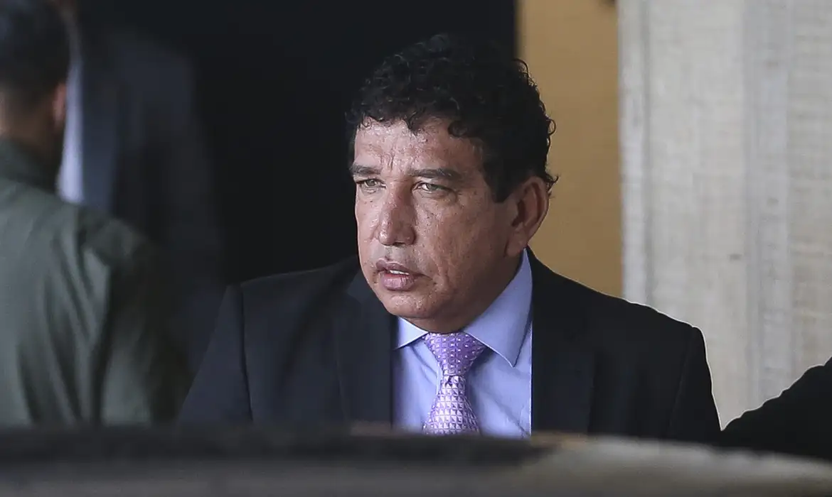 Moraes mantém veto à visita de Magno Malta a Bolsonaro na Papuda