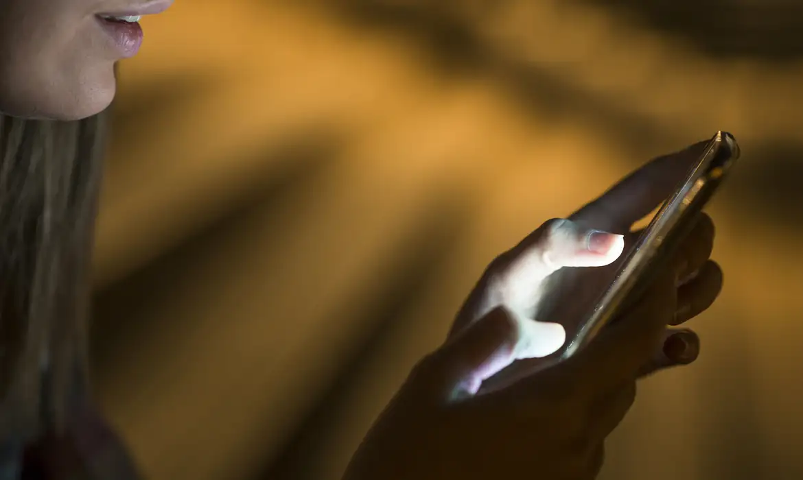 Governo prepara decretos para regular internet e amplia tensão com Congresso