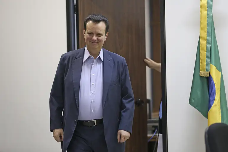 Kassab tenta convencer Caiado a ser vice de Ratinho Jr.