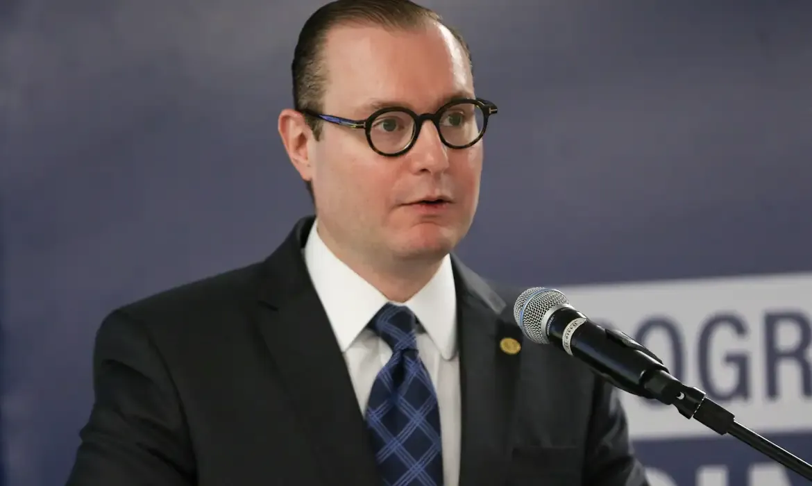 Zanin suspende eleição indireta e impõe impasse no Rio