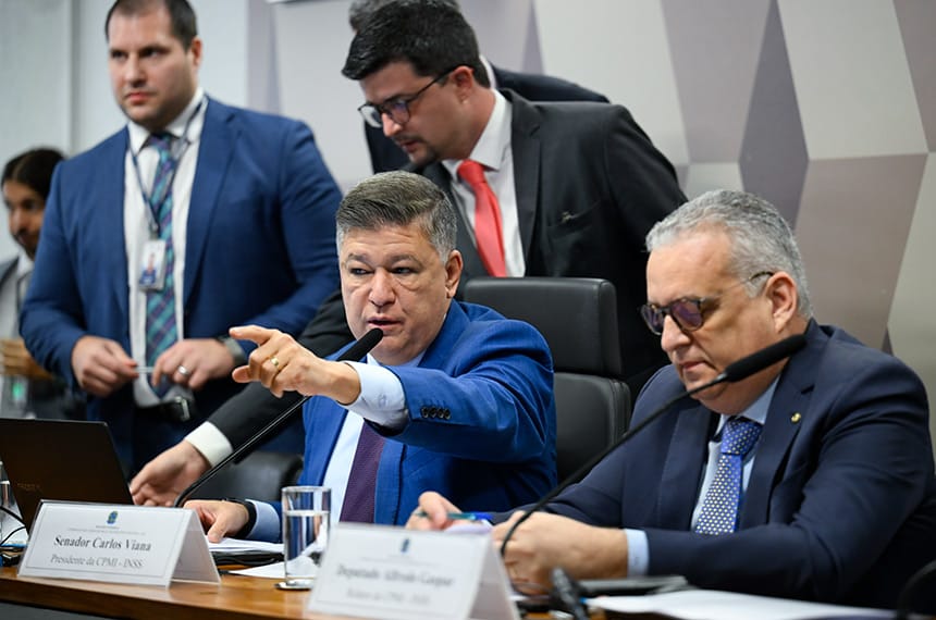 Relatórios opostos expõem disputa política na CPMI do INSS