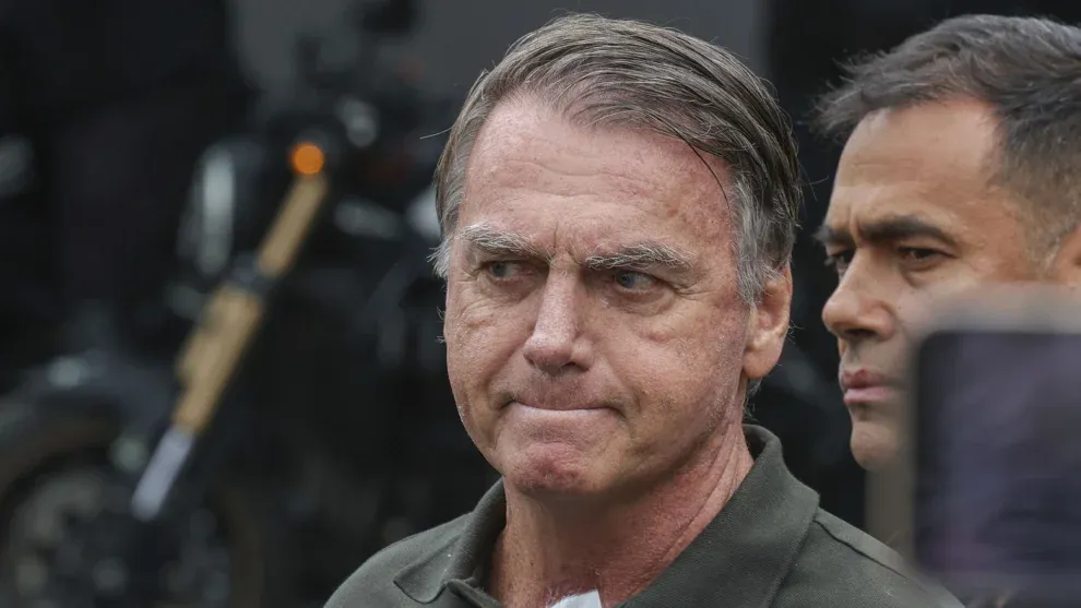 Bolsonaro é hospitalizado e defesa reforça pedido de prisão domiciliar