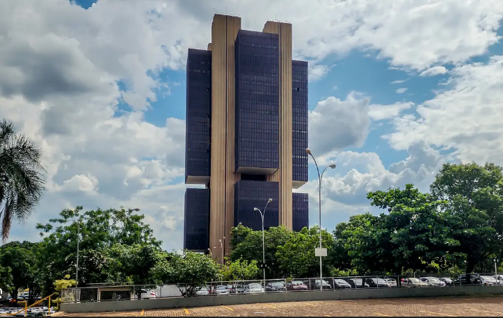 COAF identifica R$ 1 bilhão em transações suspeitas entre banco e refinaria investigada