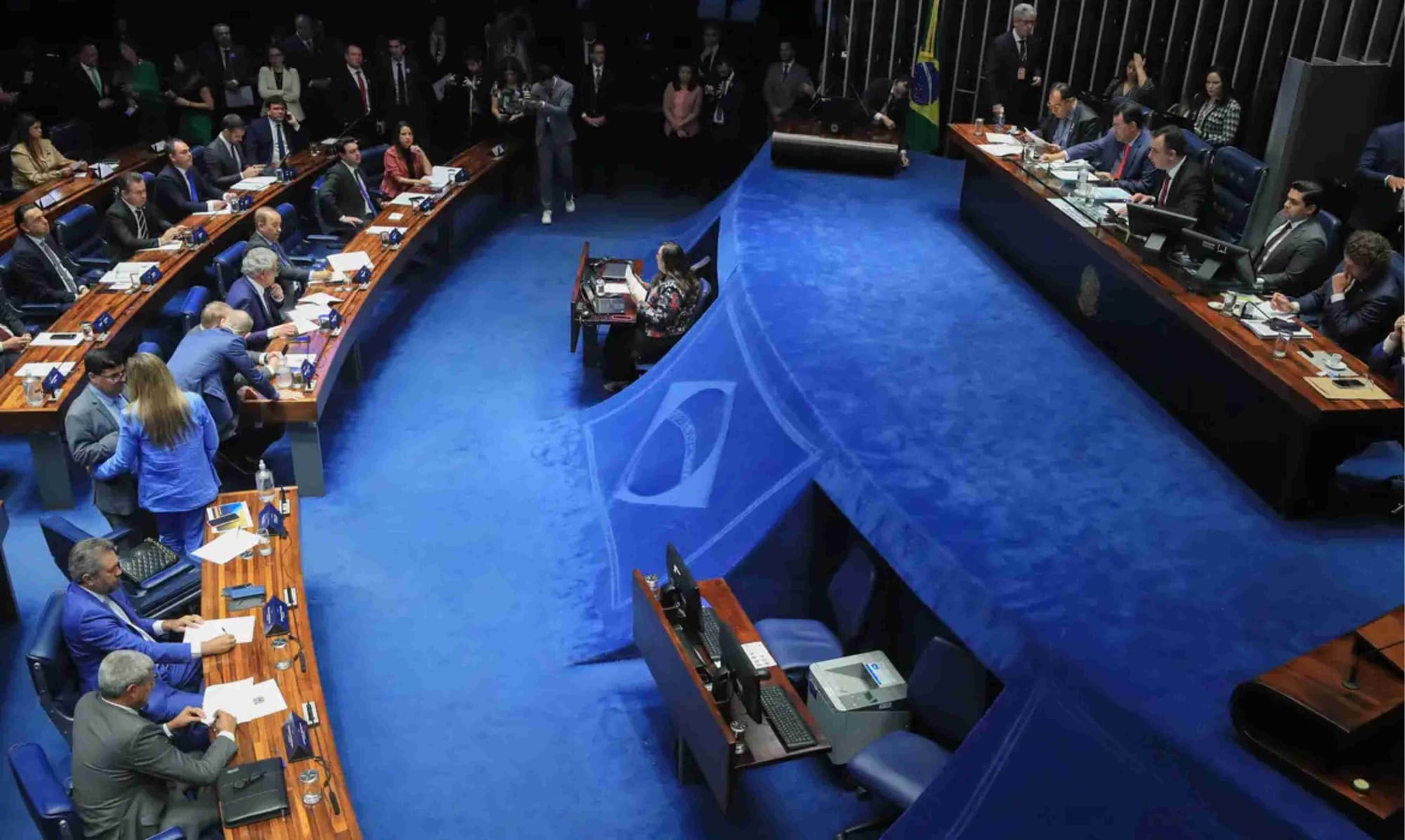Senadores pedem reforço na segurança de Mendonça após prisão de Vorcaro