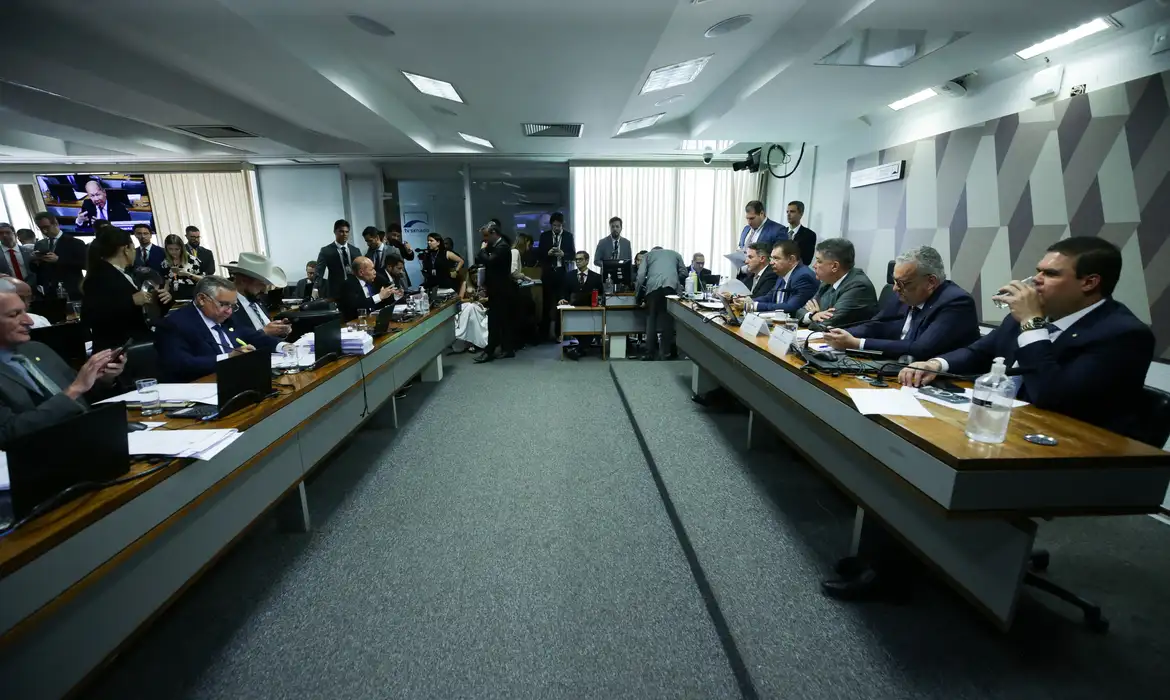 CPMI do INSS: mudança de defesa levanta questionamentos no caso Vorcaro