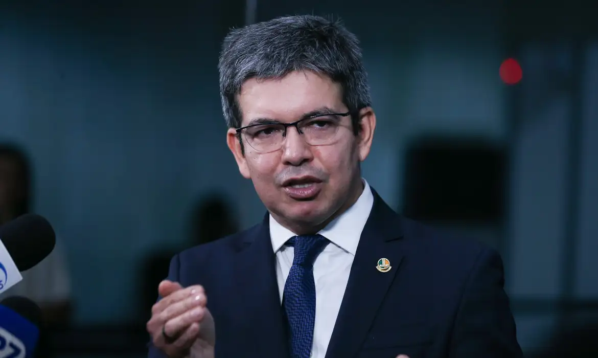 Líder do governo pressiona STF por manutenção da prisão de Vorcaro