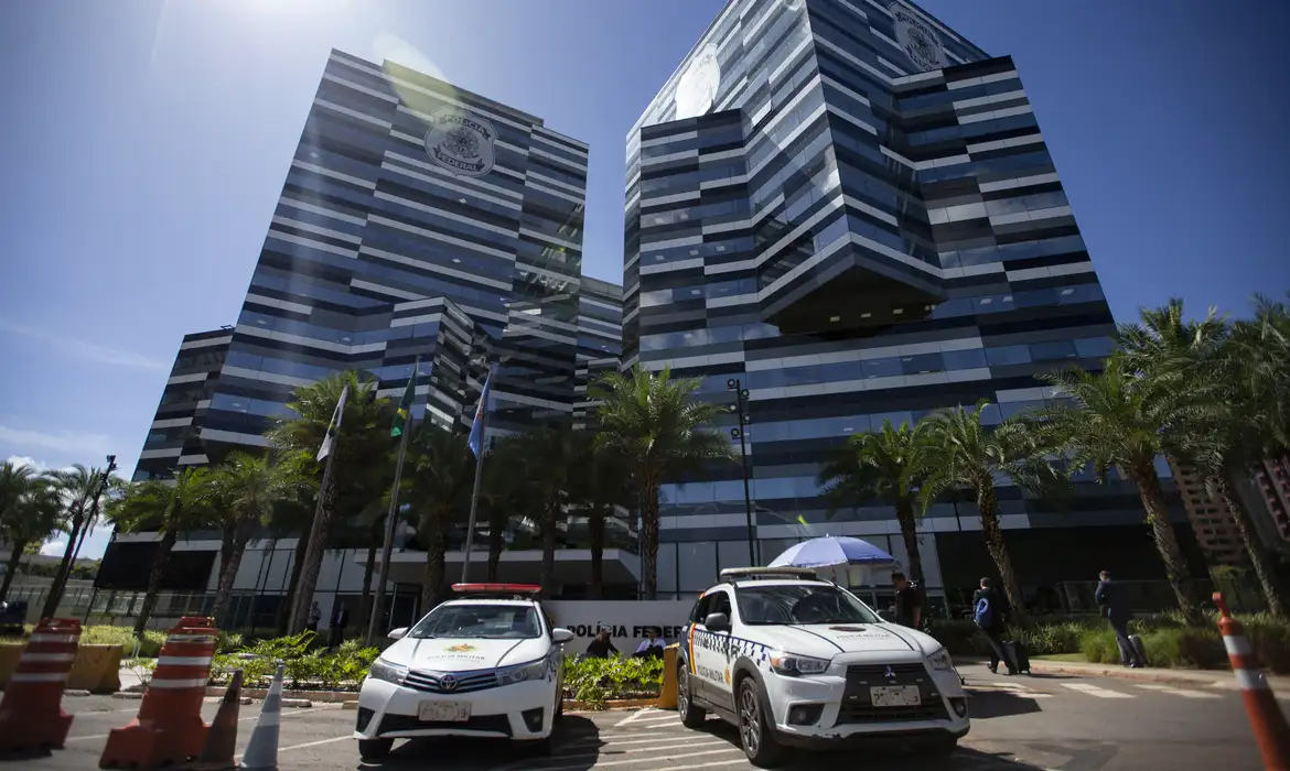 PF deflagra operação e investiga deputada em esquema no INSS