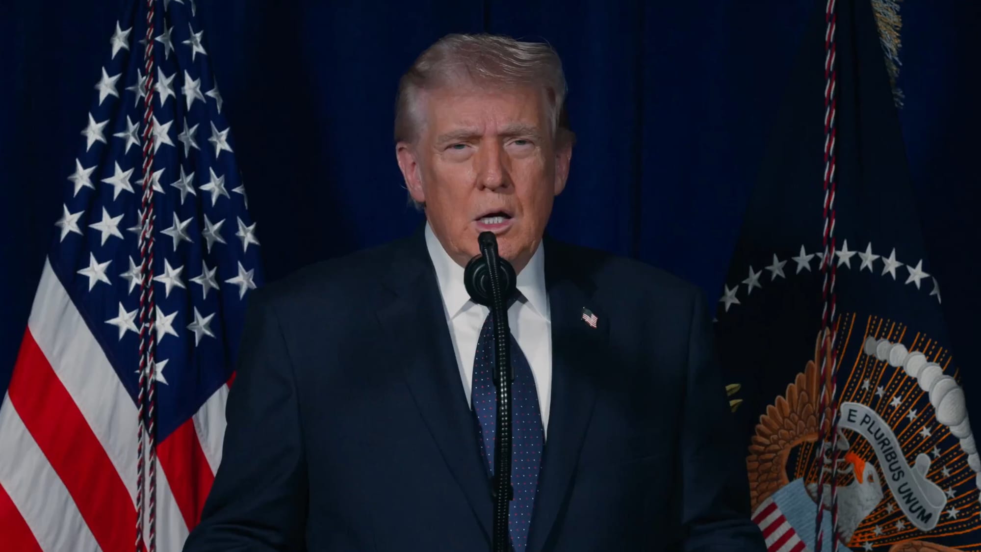 Trump anuncia “grande onda” de ataques contra o Irã e prevê ofensiva decisiva