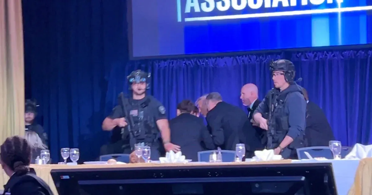 Trump é retirado de evento após incidente com tiros em Washington