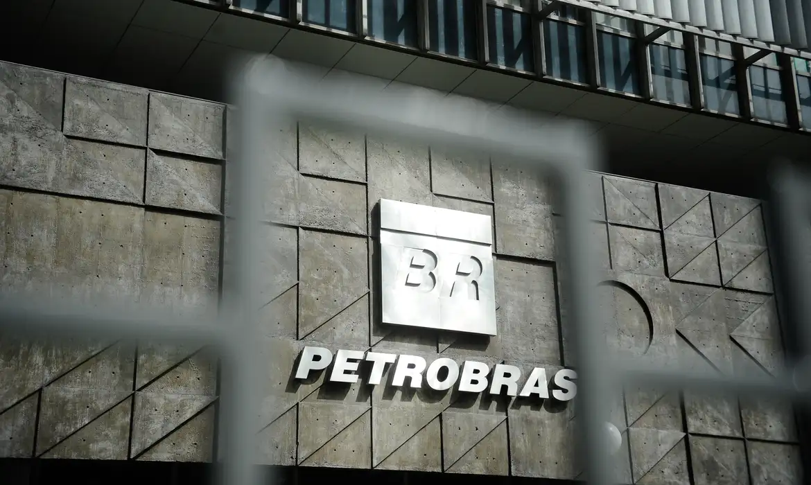 Contrato bilionário da Petrobras entra na mira internacional por suspeita de corrupção