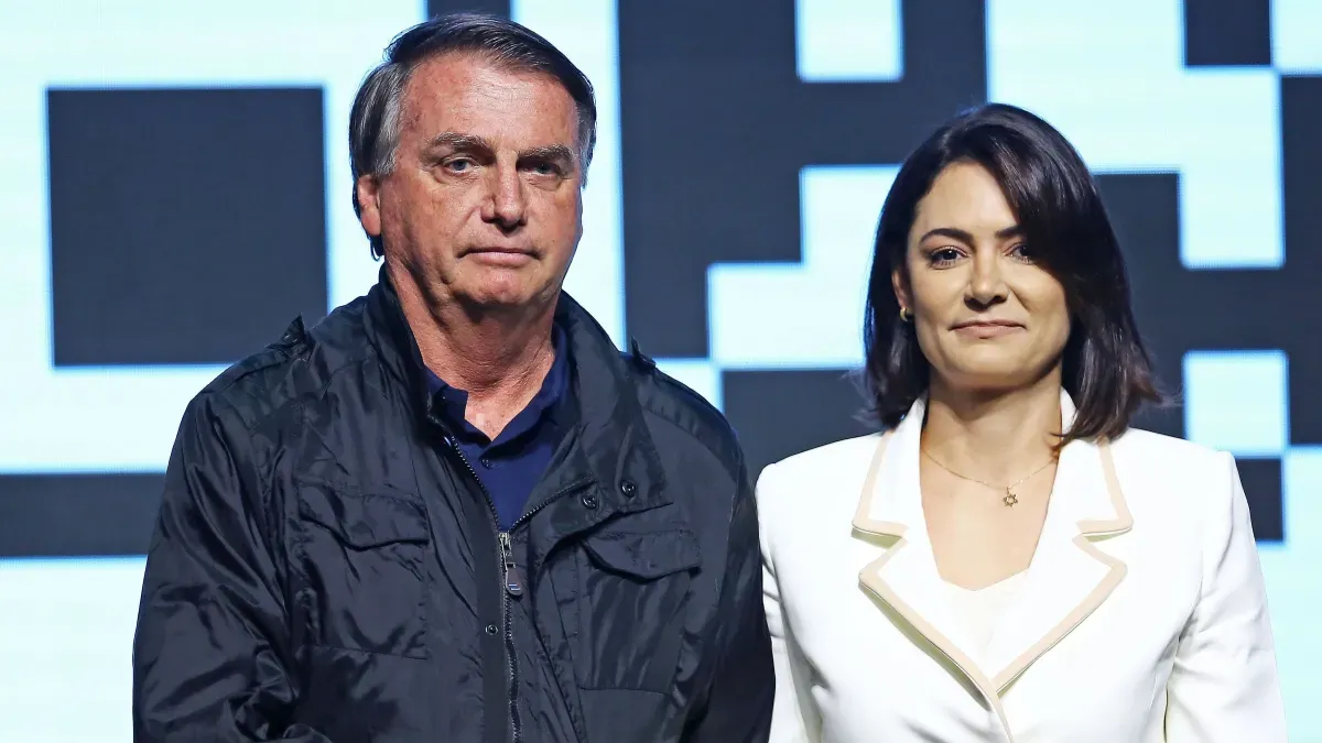 Michelle atualiza saúde de Bolsonaro e relata evolução no quadro