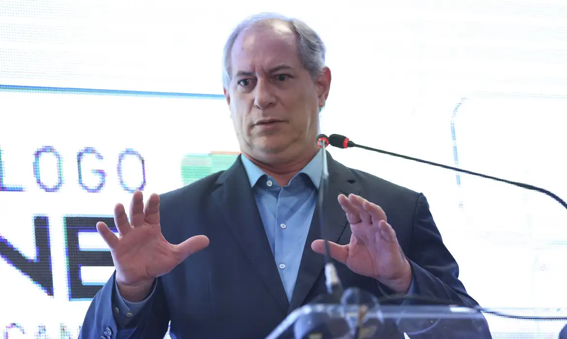 Convite do PSDB coloca Ciro diante de escolha decisiva entre Ceará e Planalto