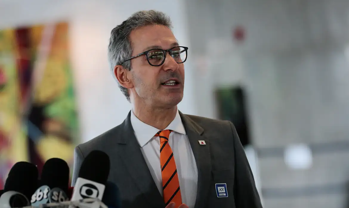 Zema usa ironia e amplia confronto com ministros do STF