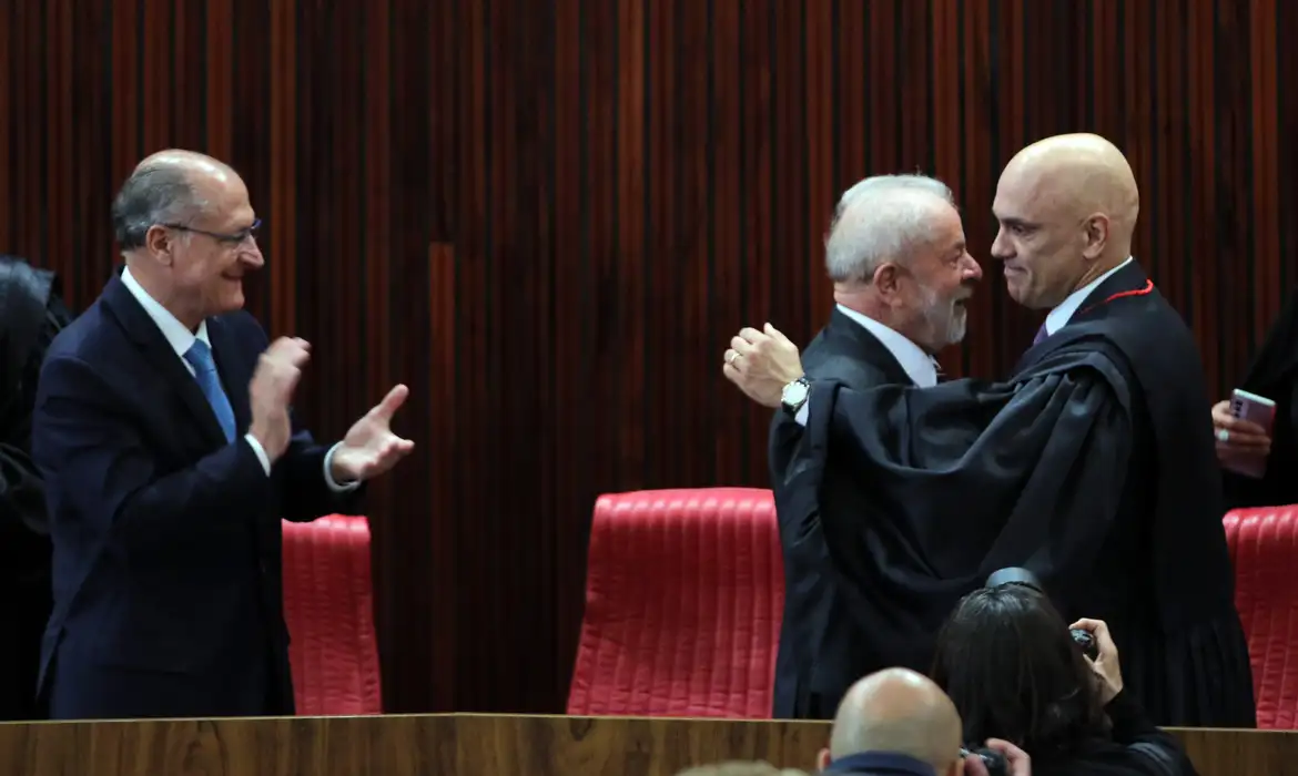 Lula expõe bastidores com Moraes e levanta suspeitas sobre atuação no caso Master