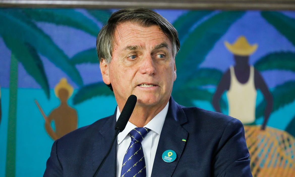 Bolsonaro deve receber alta após cirurgia no ombro em Brasília