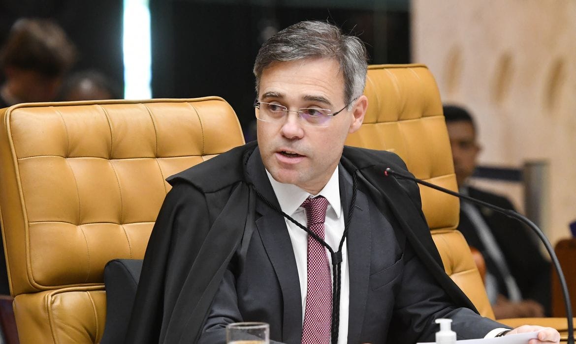 Revista Oeste aponta suspeita de pressão sobre André Mendonça no Caso Banco Master