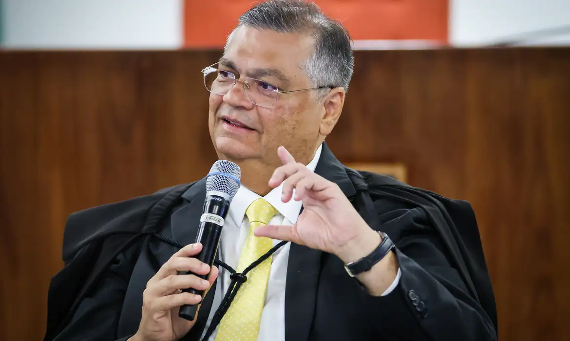 Flávio Dino sai em defesa das decisões monocráticas do STF em meio à pressão do Congresso