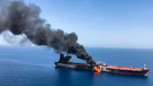 Explosão em navio no Estreito de Ormuz eleva alerta internacional