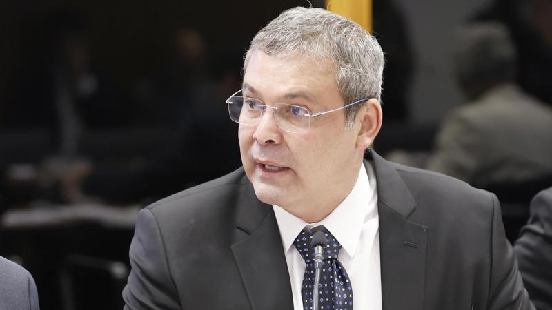 Lindbergh pede investigação rigorosa após caso envolvendo Flávio Bolsonaro