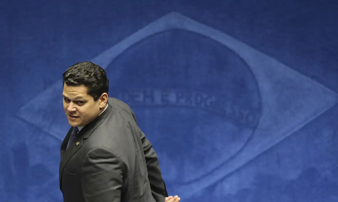 Oposição articula nova proposta de anistia para condenados do 8 de janeiro