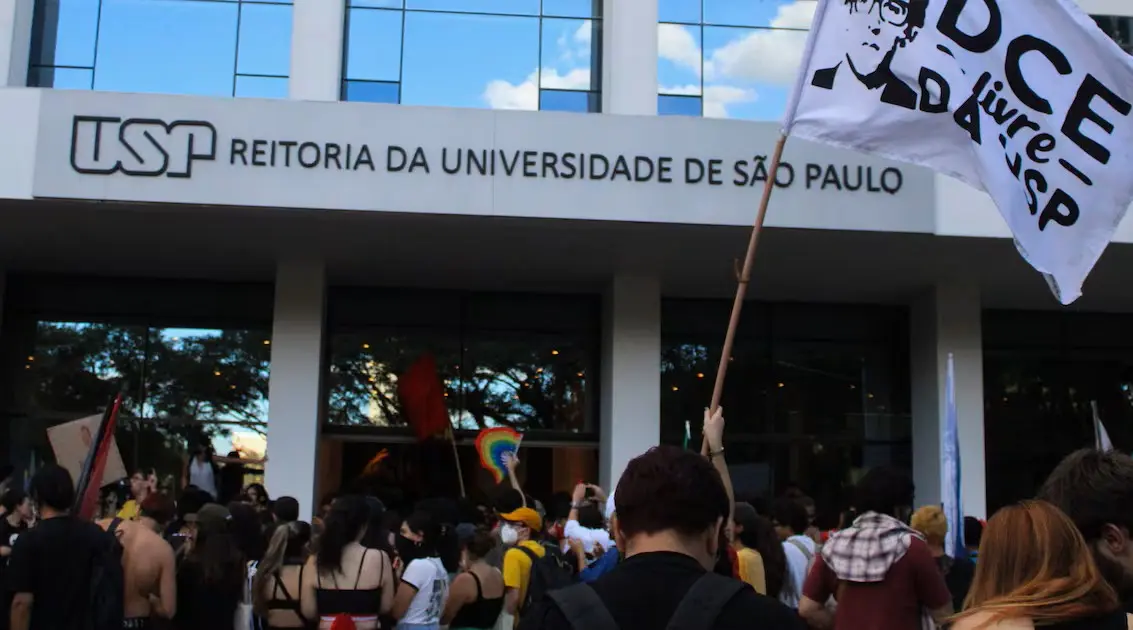 Greve de estudantes da USP paralisa atendimentos e amplia pressão sobre hospitais públicos