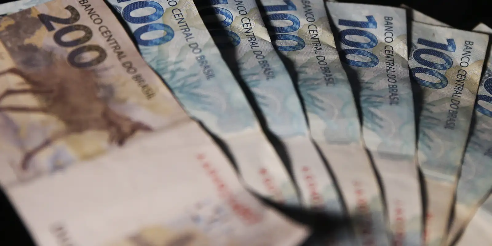 Polícia Civil prende mulher ligada a investigado por movimentações financeiras do CV