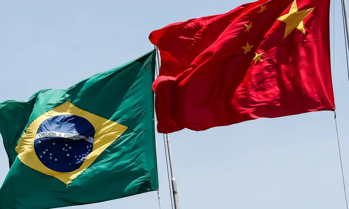 Guinada para o Oriente: Brasil prepara primeira emissão de títulos públicos em moeda chinesa