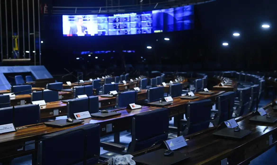 Senado aprova proposta que proíbe obrigatoriedade da vacina contra a Covid-19