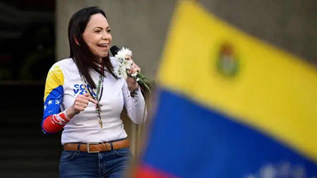 María Corina acusa regime de bloquear retorno à Venezuela após terremotos