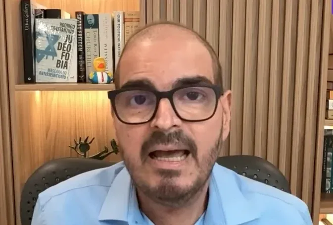 Constantino critica política externa e mira governo Lula