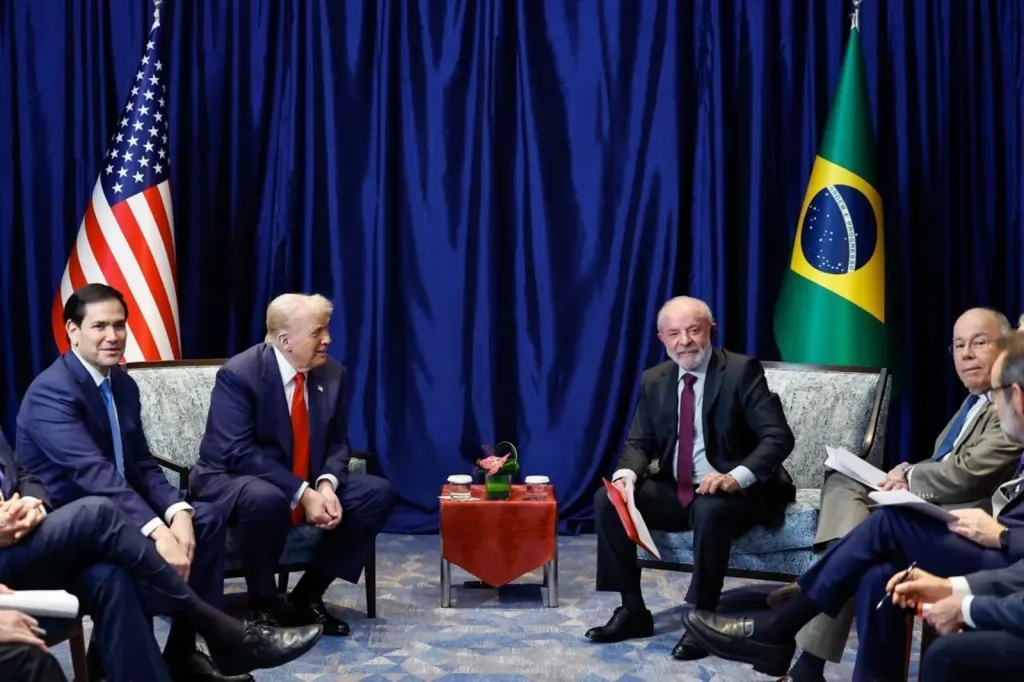 Tarifaço dos EUA leva governo à mesa de negociação e pode aproximar encontro entre Lula e Trump no G7